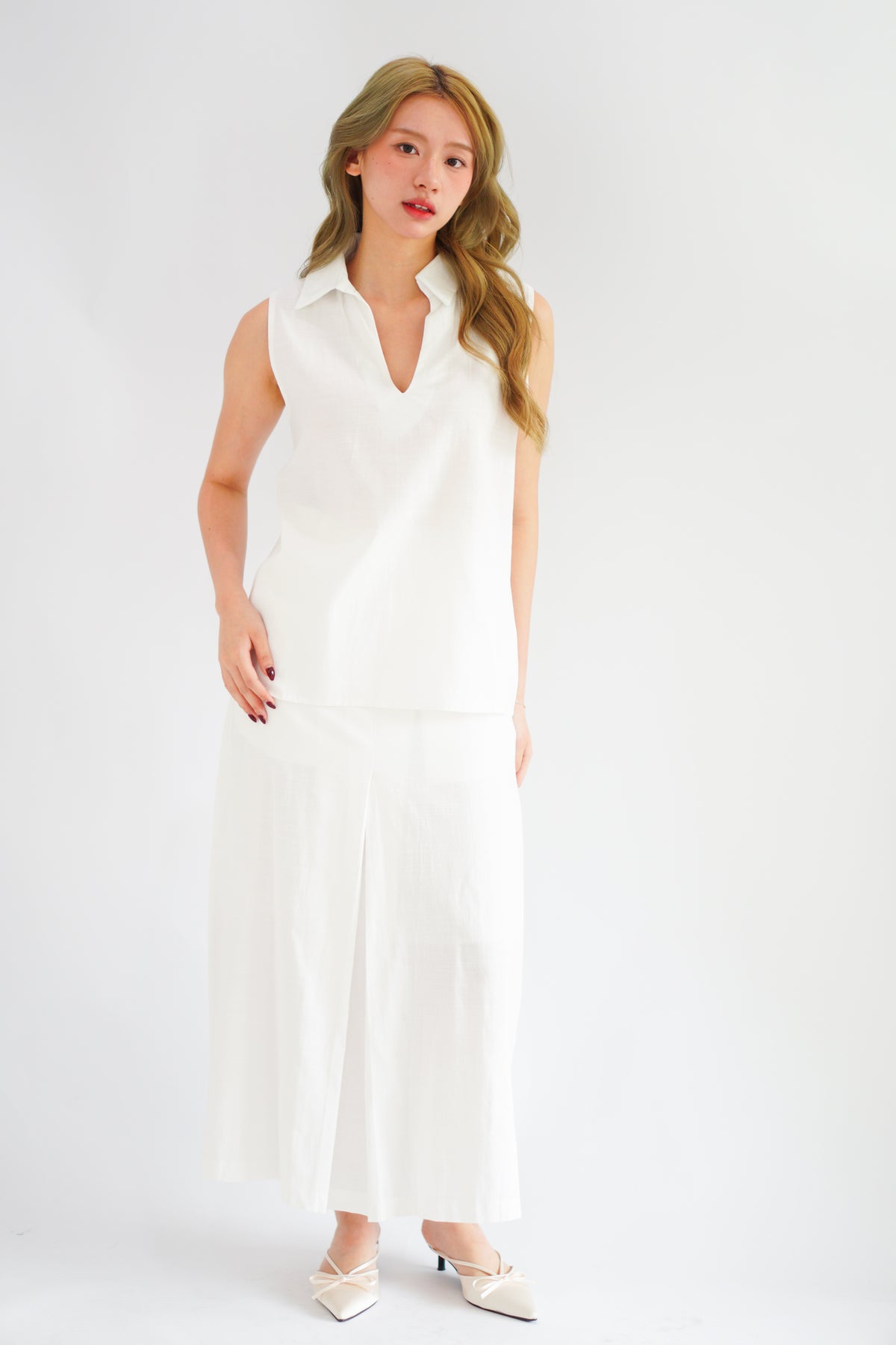 Norae Collar V Neck 2 Piece Linen Skirt Set in White