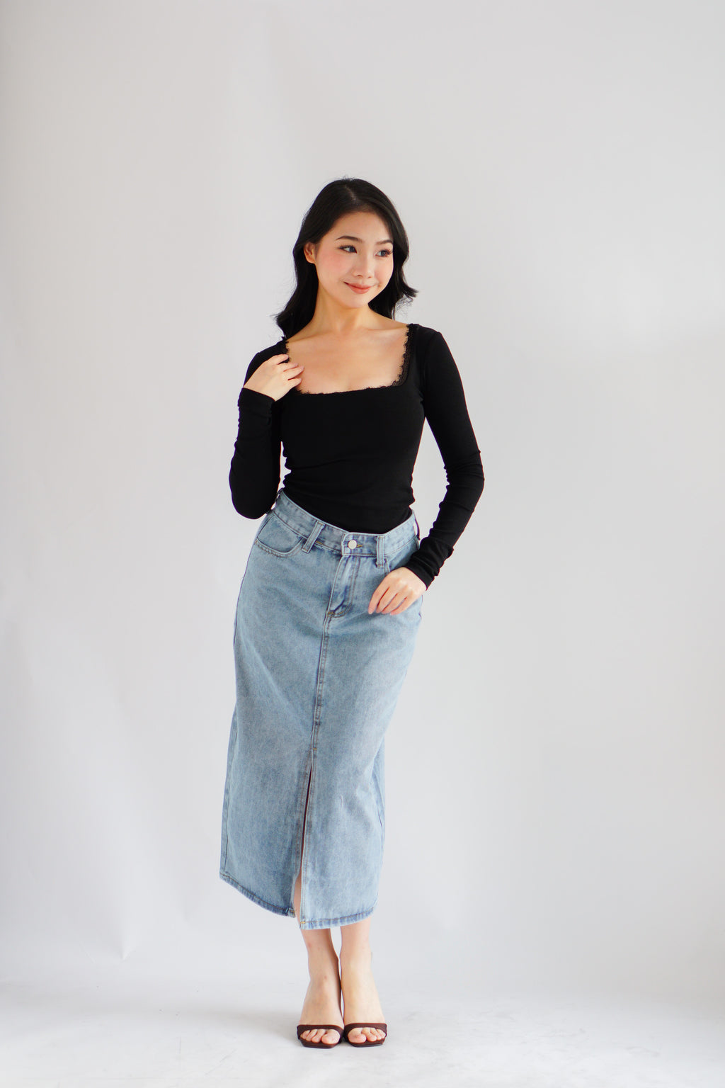 Frinda Square Neck Padded Long Sleeve Top with Lace in Black