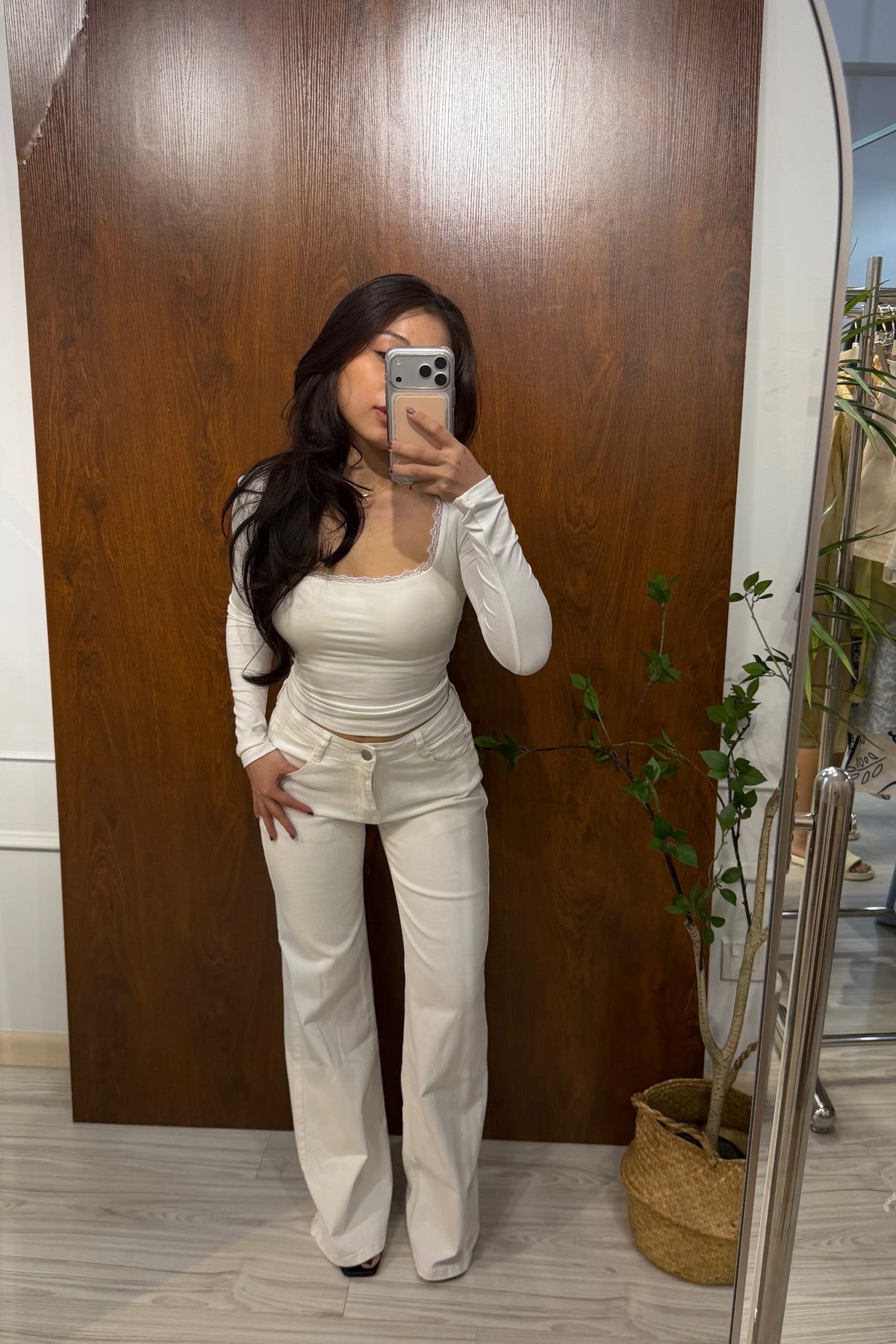 Mia Low Waist Wide Legged Jeans in White