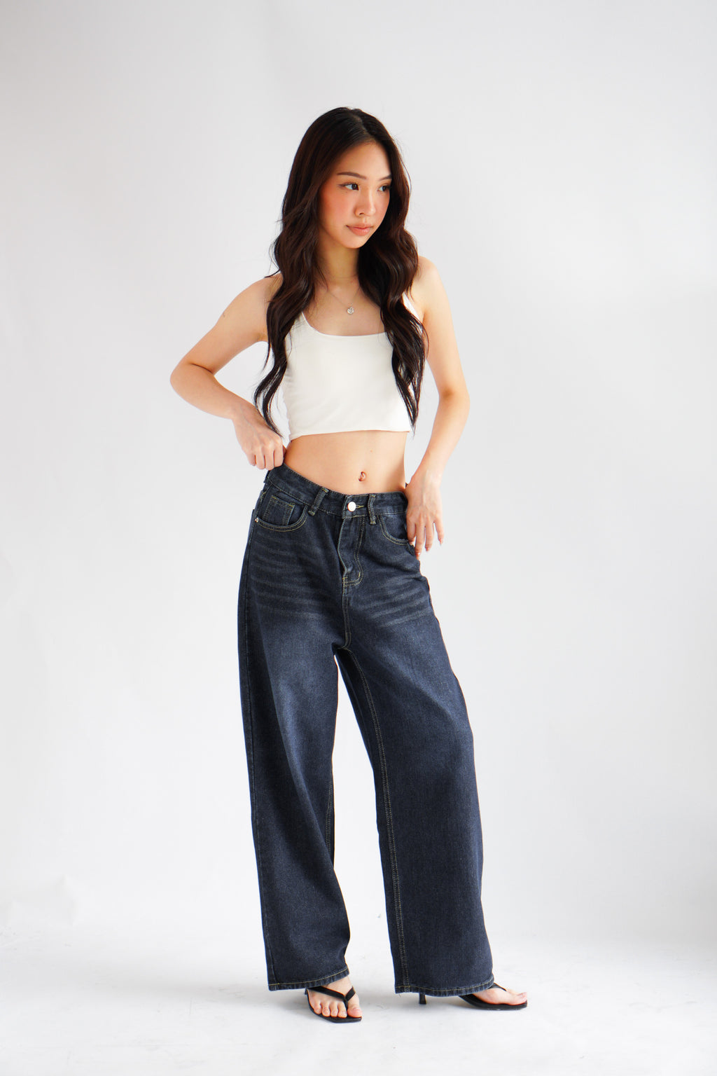 Bron Wide Legged Jeans in Dark Blue
