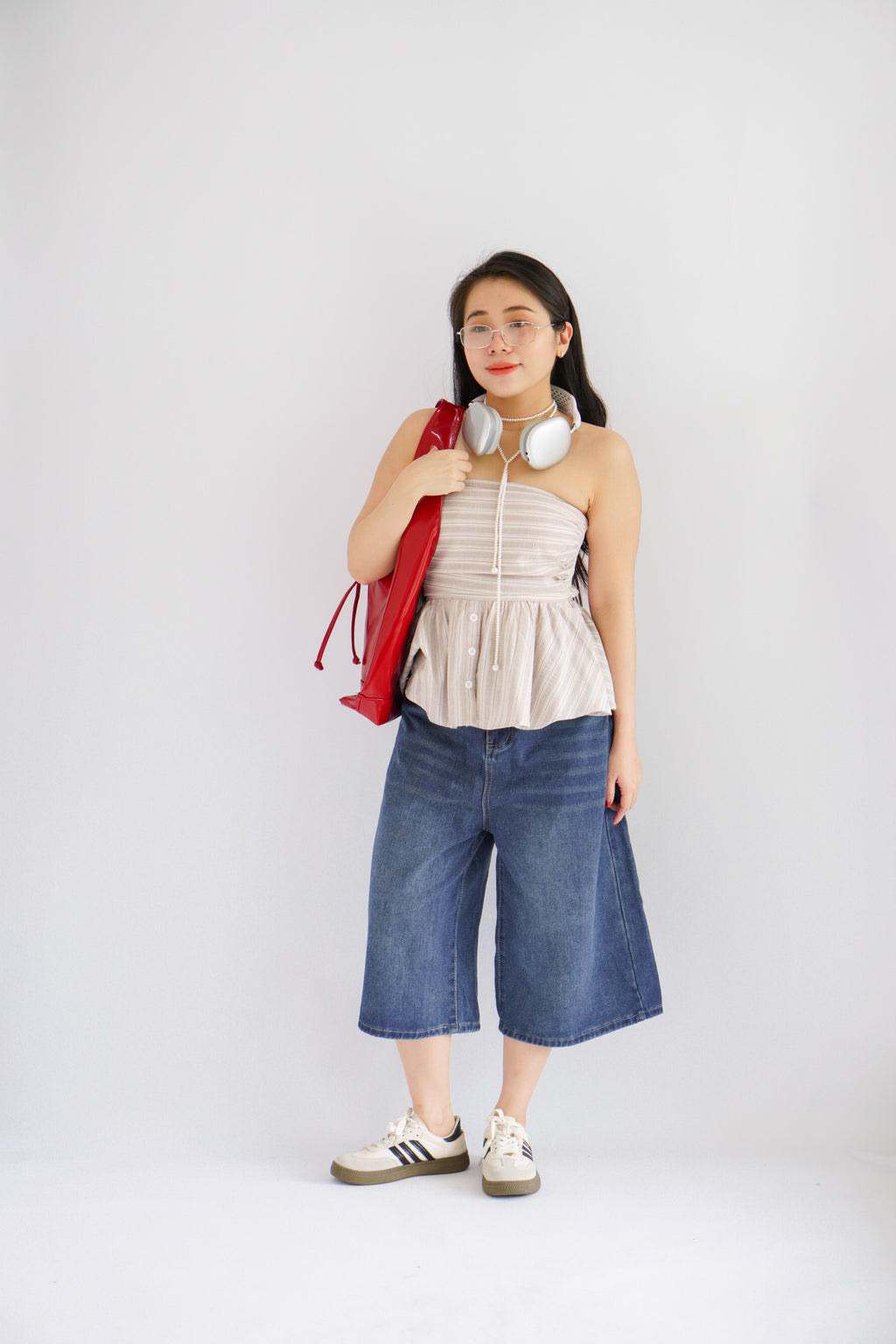 Greyson Wide Legged Cropped Denim Jeans in Dark Blue