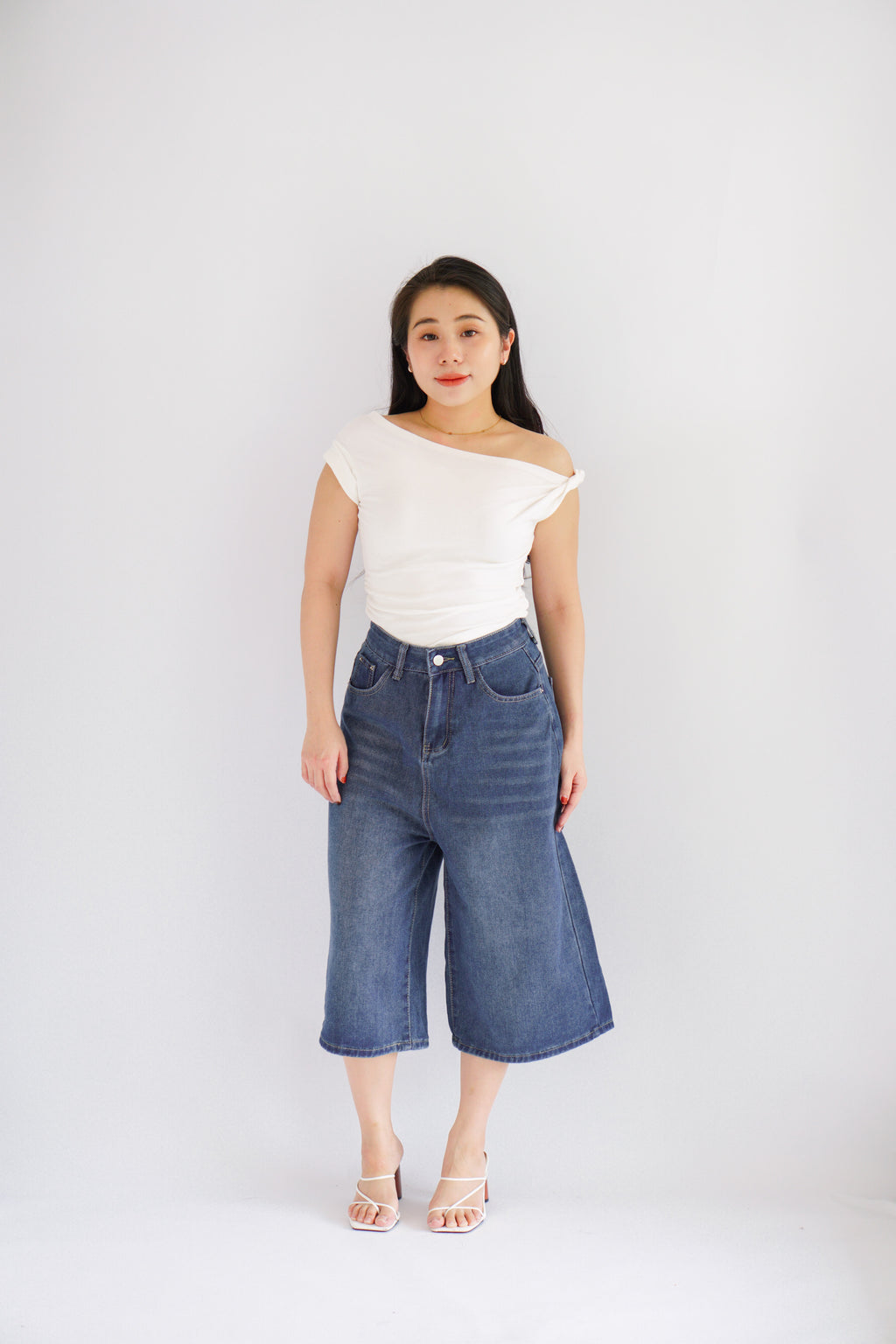 Greyson Wide Legged Cropped Denim Jeans in Dark Blue
