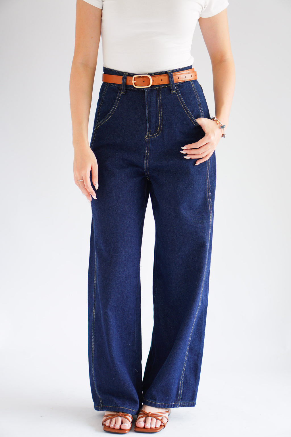 Basic Buckle Belt in Brown