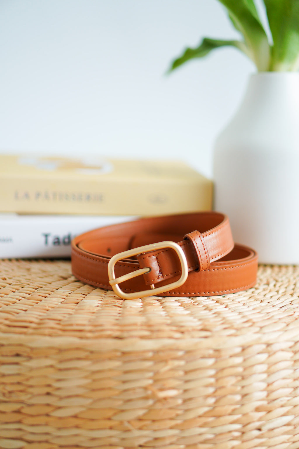 Basic Buckle Belt in Brown