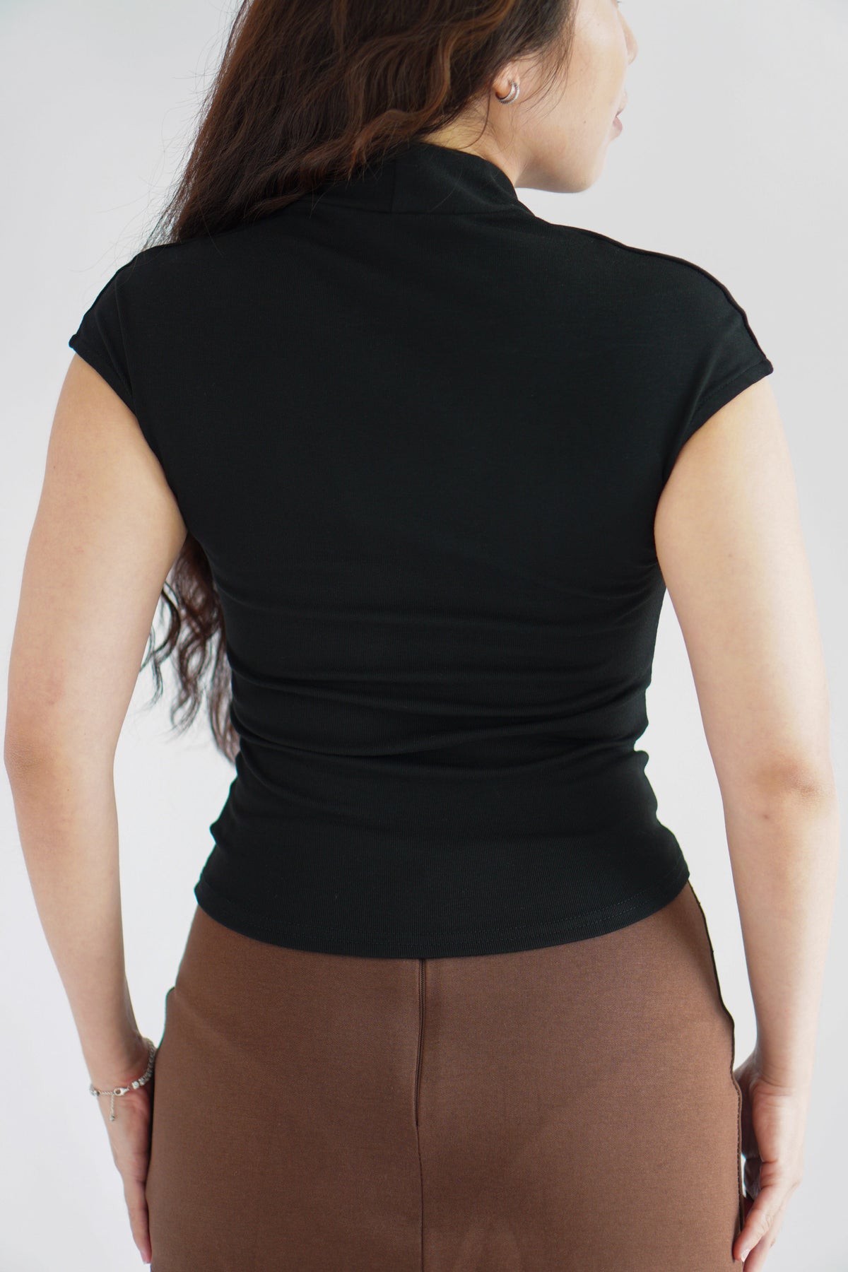 (BACKORDER) Rilo Bodycon V Neck Top in Black