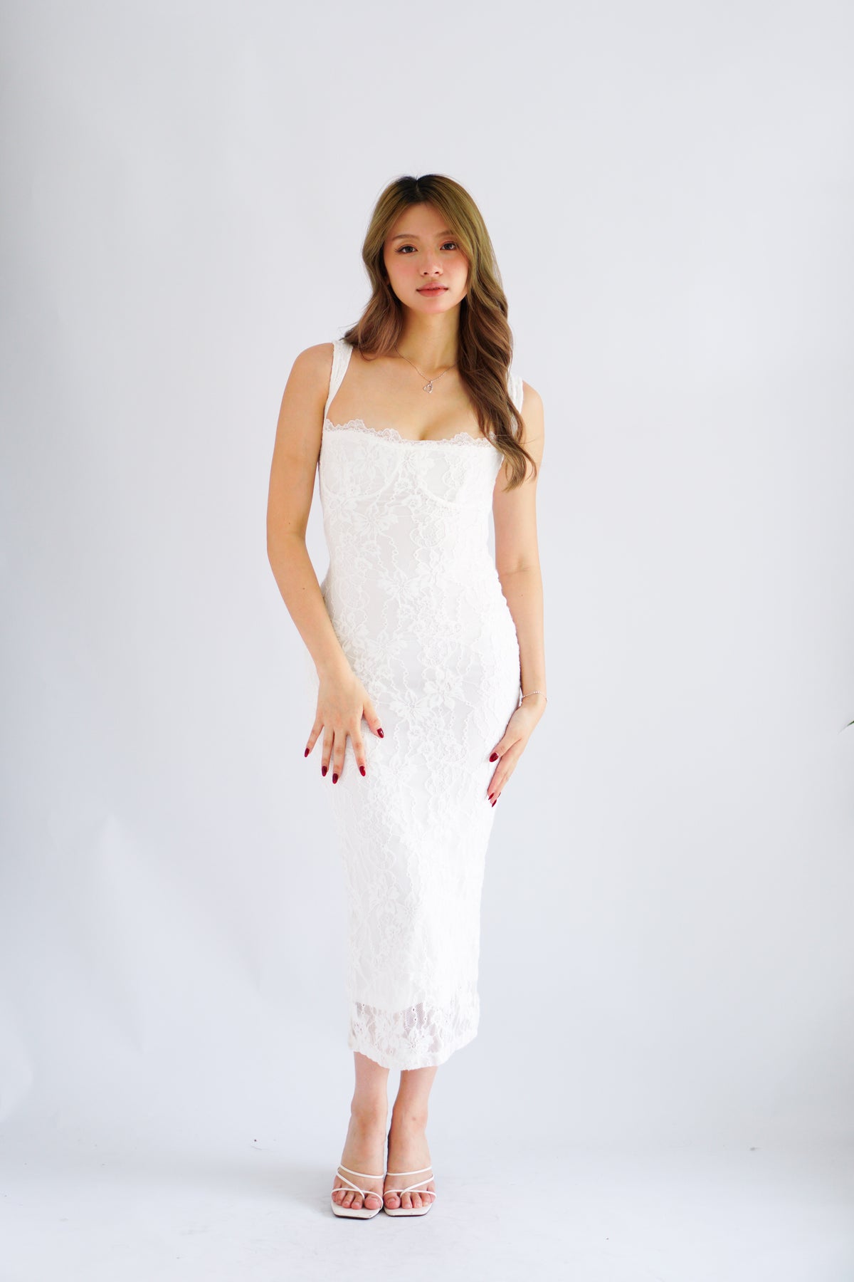 Sorissa Lace Sweetheart Bustier Bodycon Dress in White