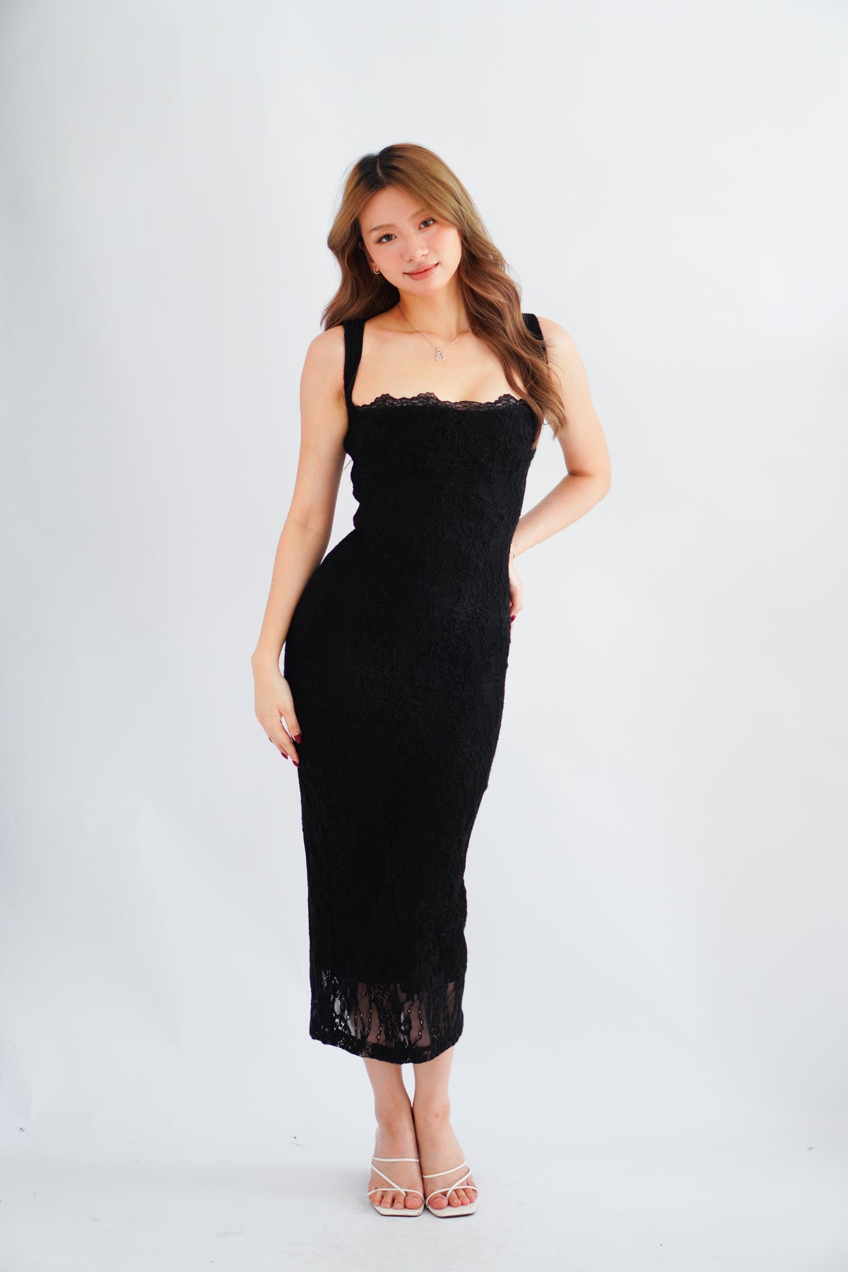 Sorissa Lace Sweetheart Bustier Bodycon Dress in Black