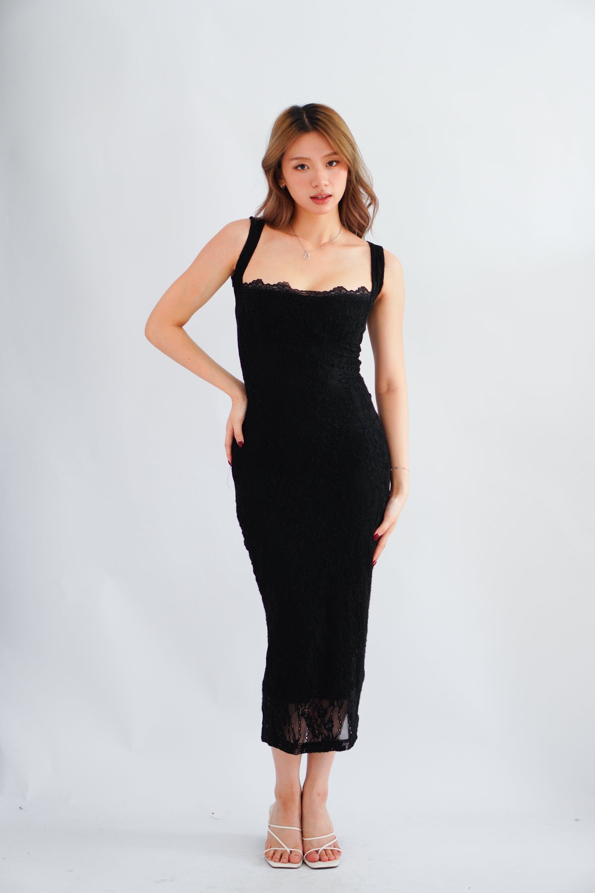 Sorissa Lace Sweetheart Bustier Bodycon Dress in Black