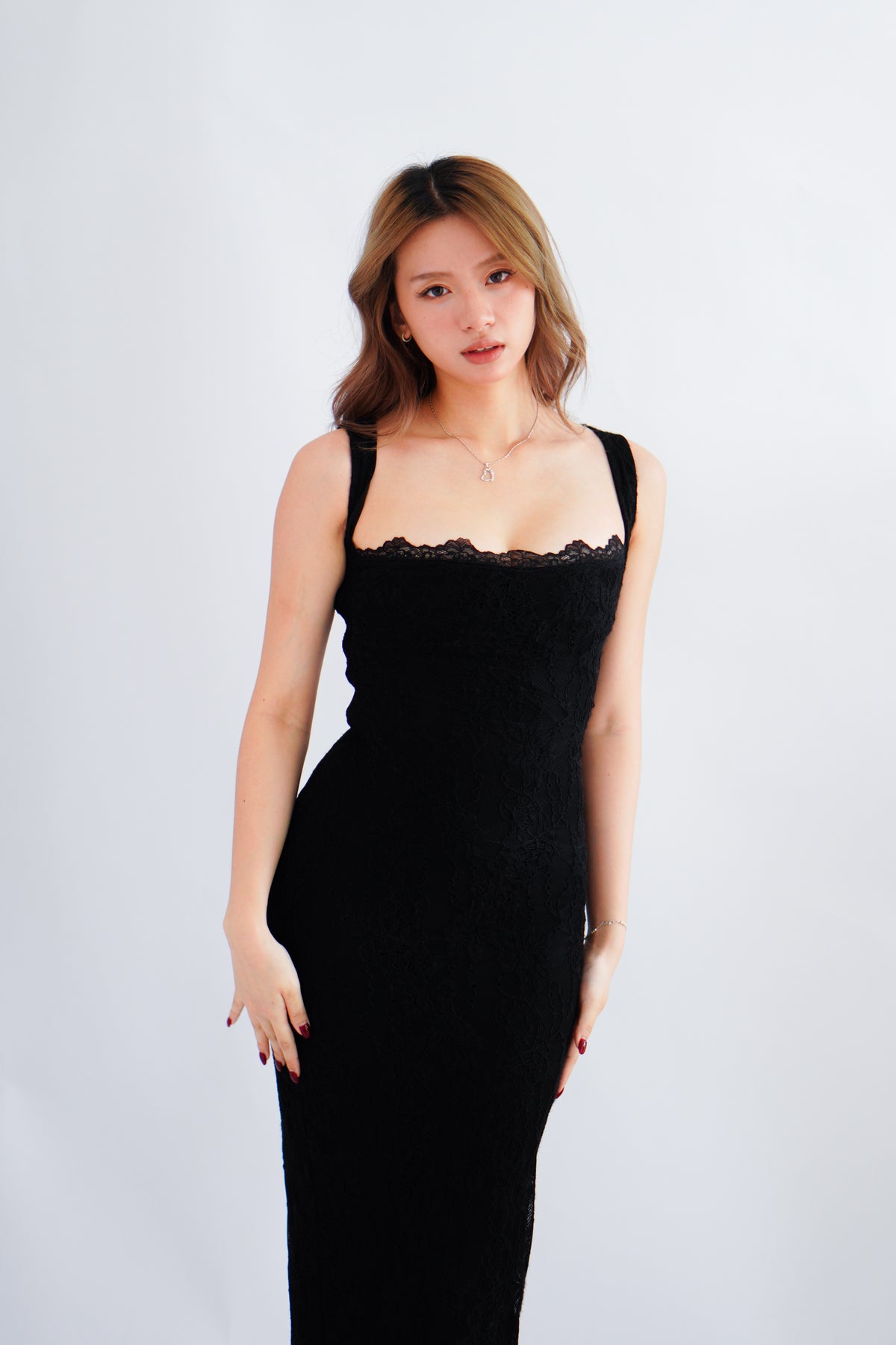 Sorissa Lace Sweetheart Bustier Bodycon Dress in Black