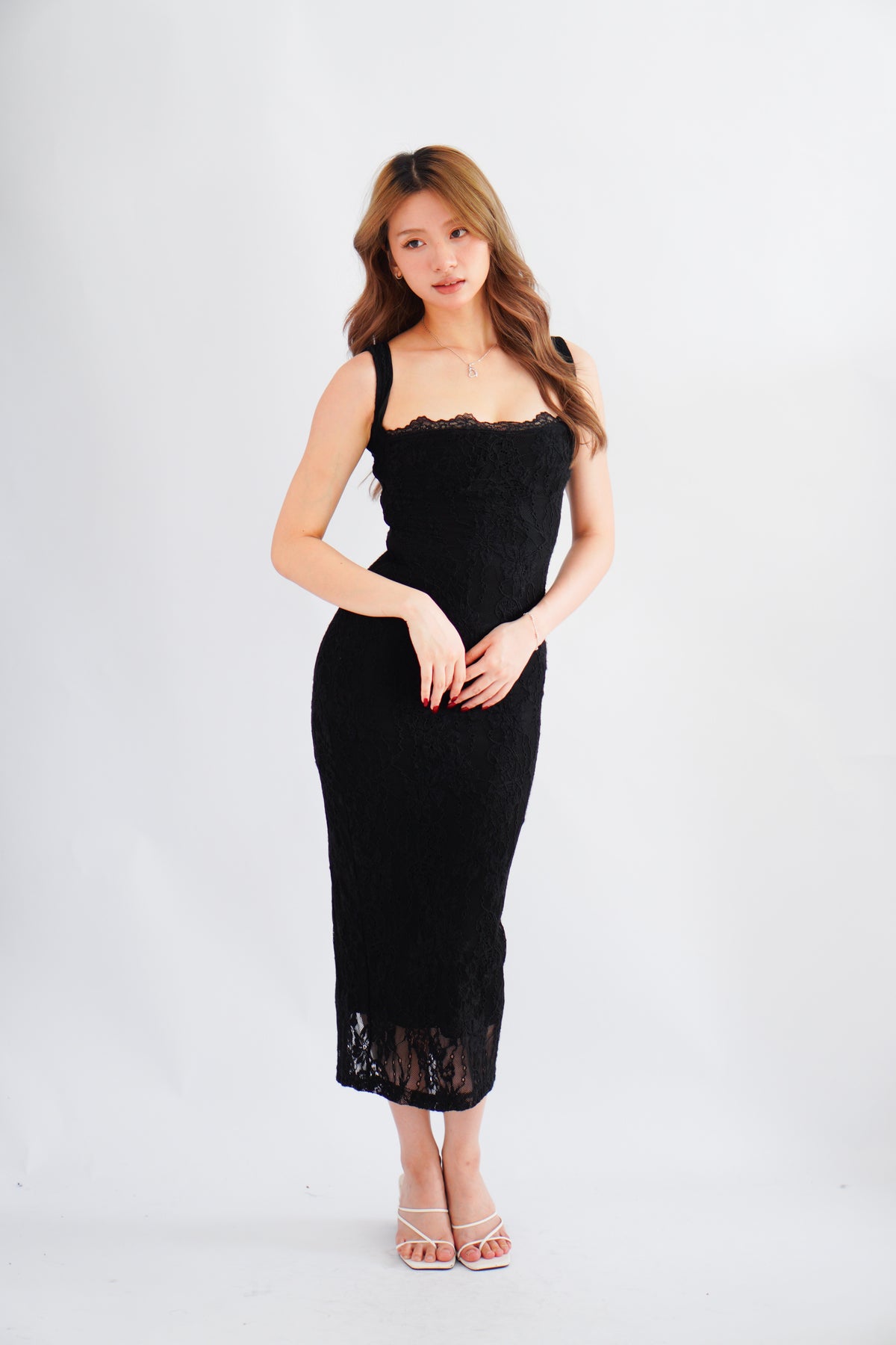Sorissa Lace Sweetheart Bustier Bodycon Dress in Black