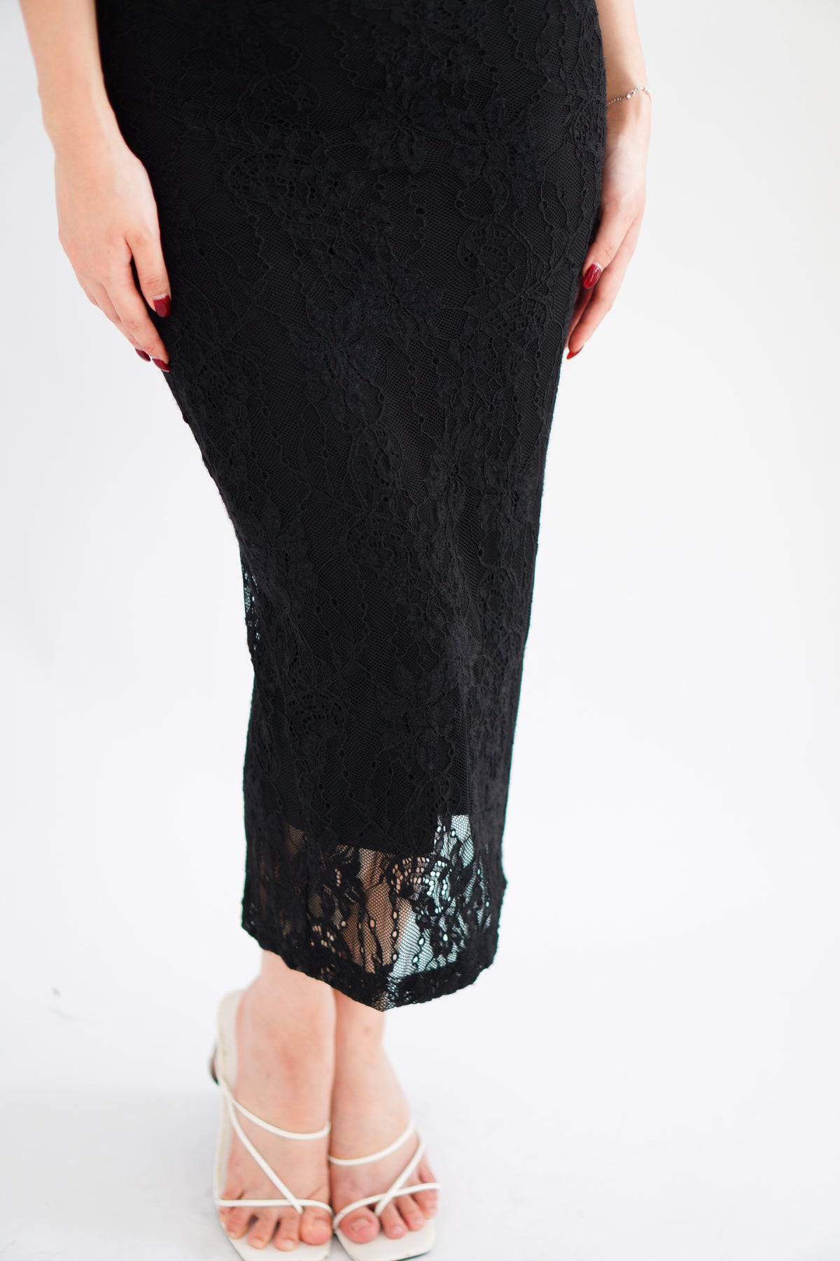 Sorissa Lace Sweetheart Bustier Bodycon Dress in Black