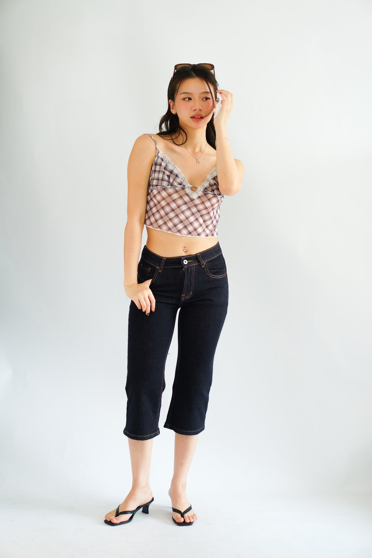 Raven Capri Denim Pants with in Dark Blue