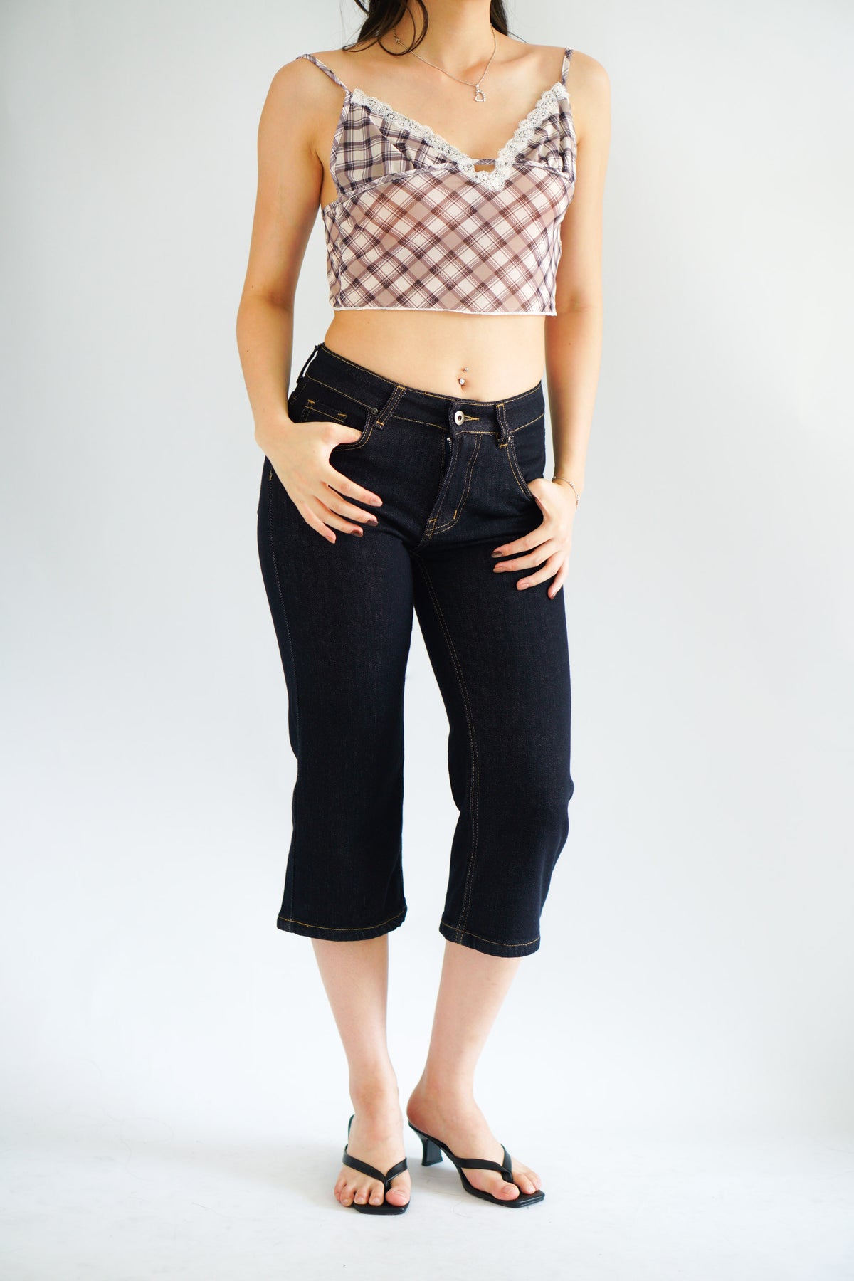 Raven Capri Denim Pants with in Dark Blue