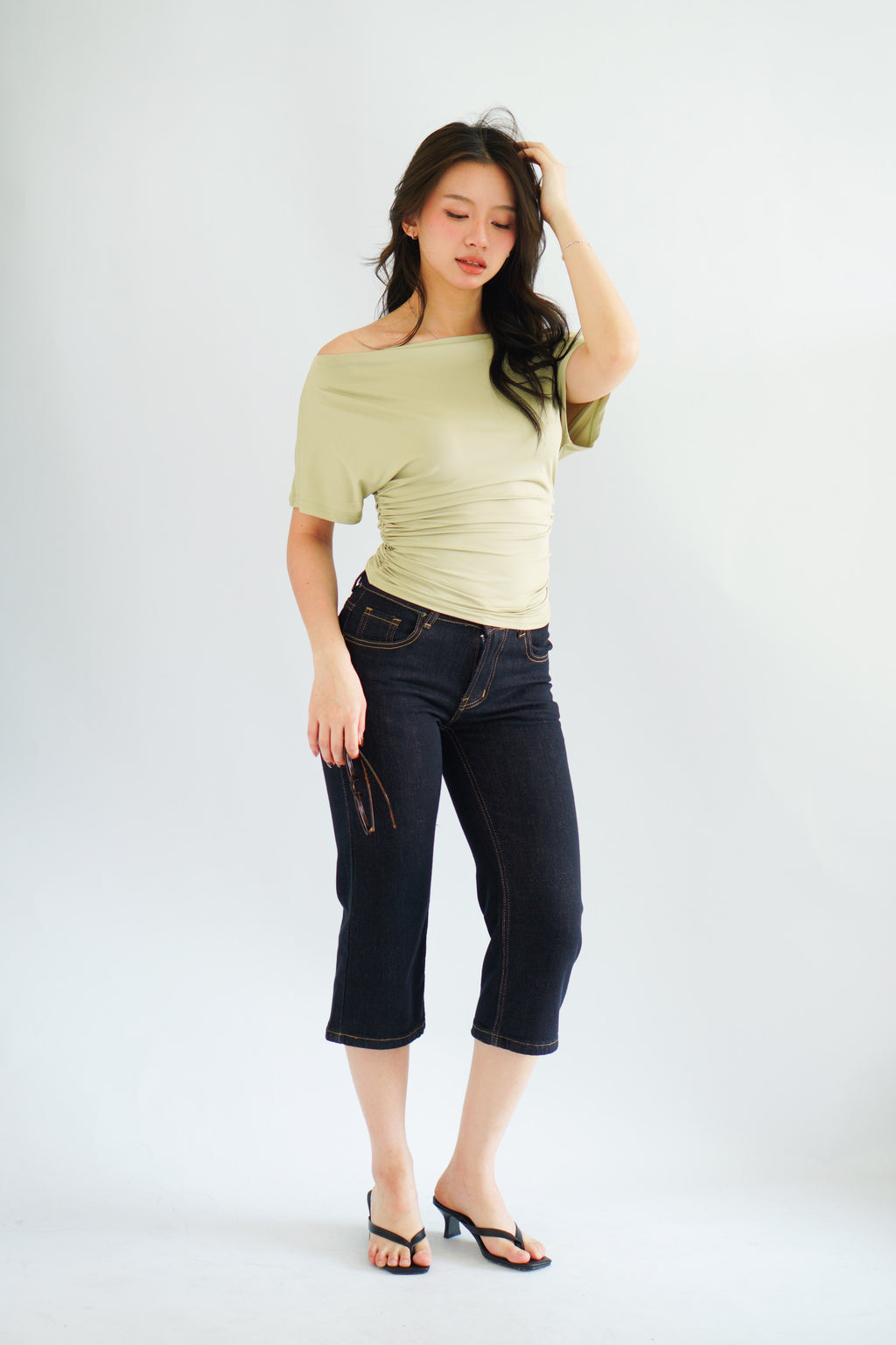Raven Capri Denim Pants with in Dark Blue