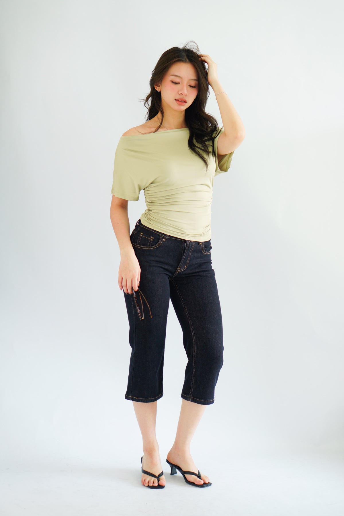 Raven Capri Denim Pants with in Dark Blue