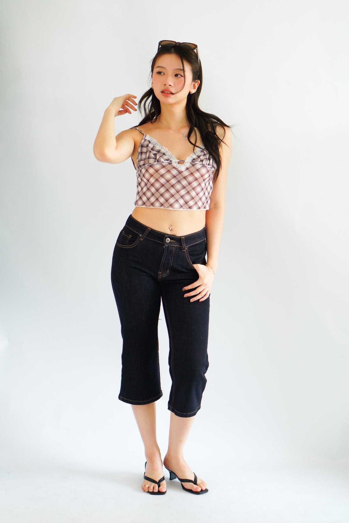 Raven Capri Denim Pants with in Dark Blue