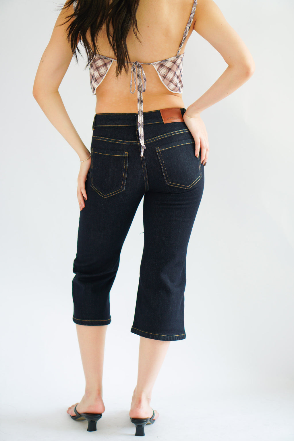 Raven Capri Denim Pants with in Dark Blue