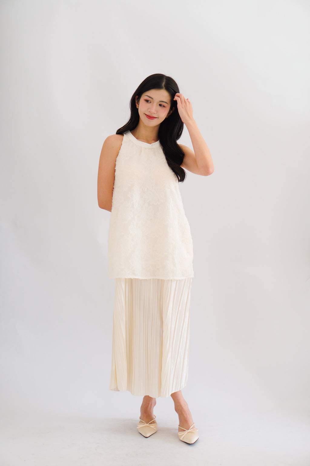 Sanslie Round Neck Maxi 2 Layer Pleated Maxi Dress in Cream