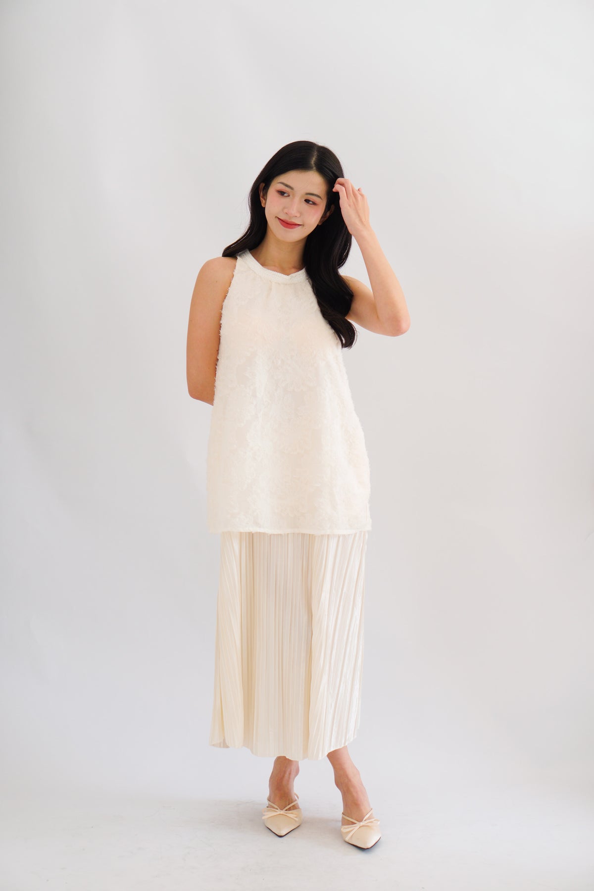 Sanslie Round Neck Maxi 2 Layer Pleated Maxi Dress in Cream