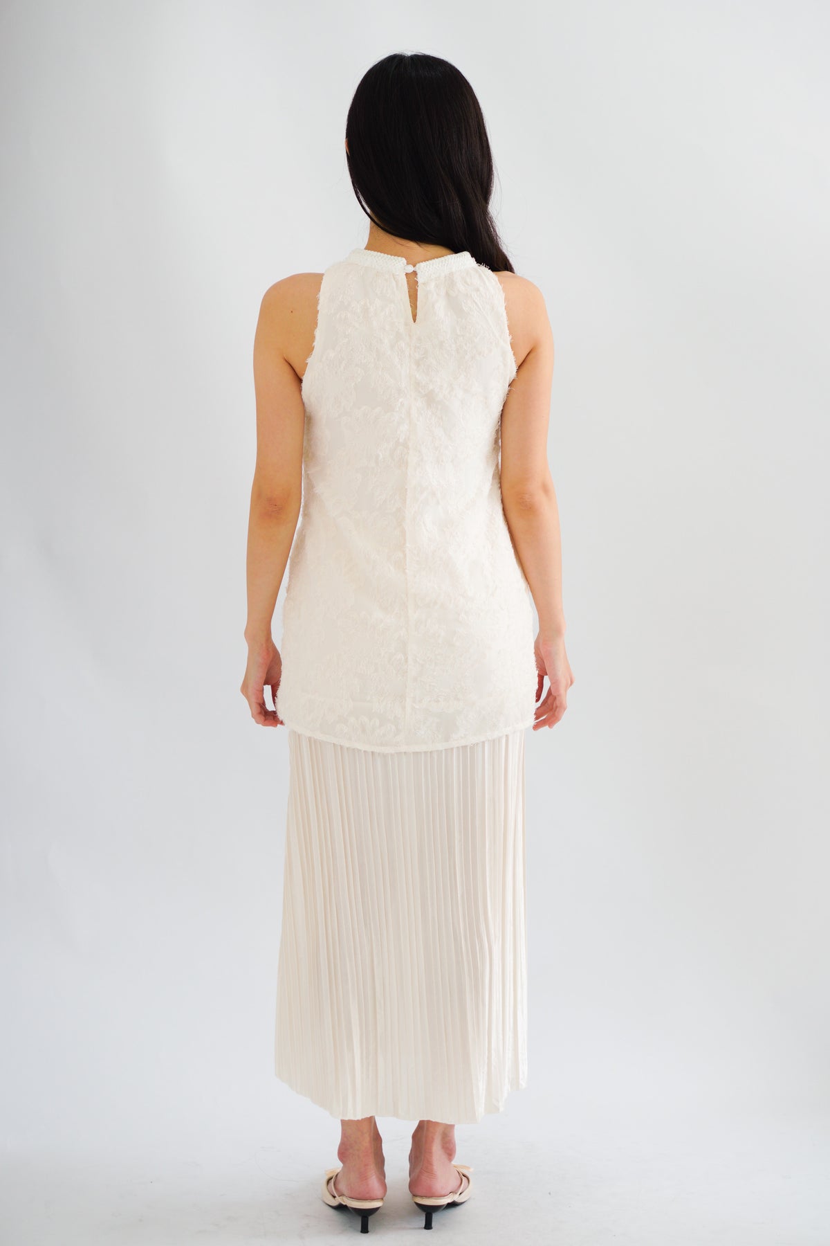 Sanslie Round Neck Maxi 2 Layer Pleated Maxi Dress in Cream