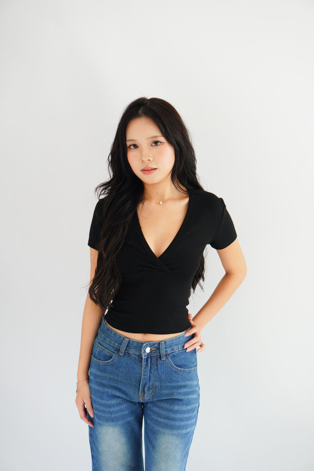 Lucy V Neck Short Sleeve Top in Black