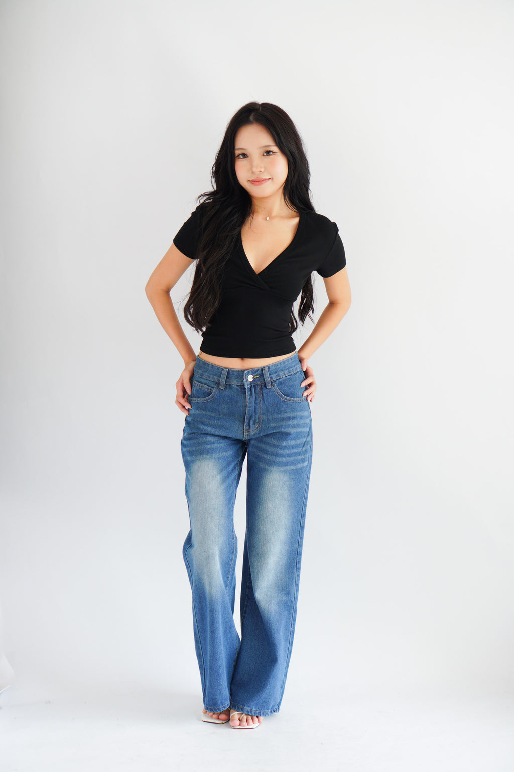 Lucy V Neck Short Sleeve Top in Black