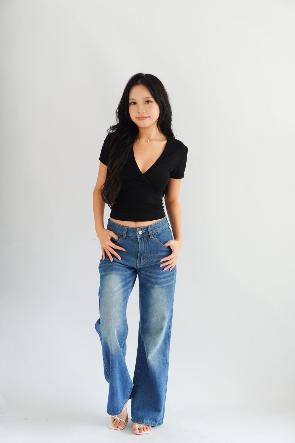 Lucy V Neck Short Sleeve Top in Black