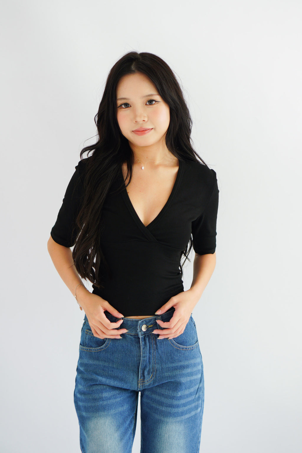 Jeanna V Neck Mid Sleeve Top in Black
