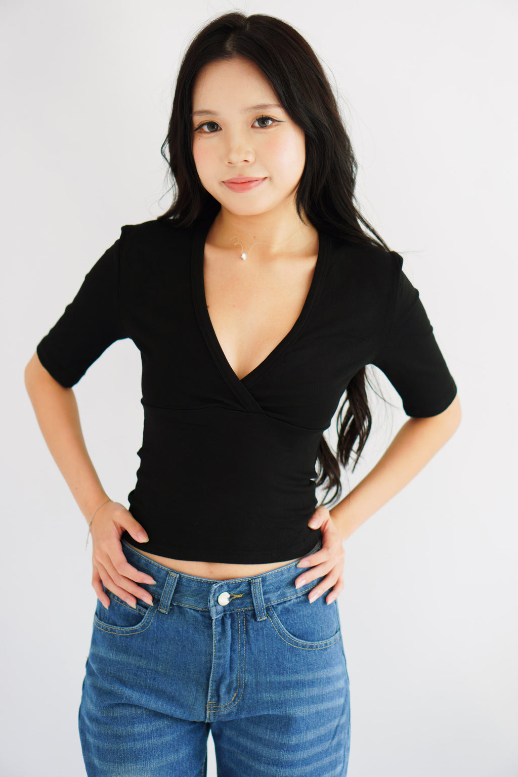 Jeanna V Neck Mid Sleeve Top in Black