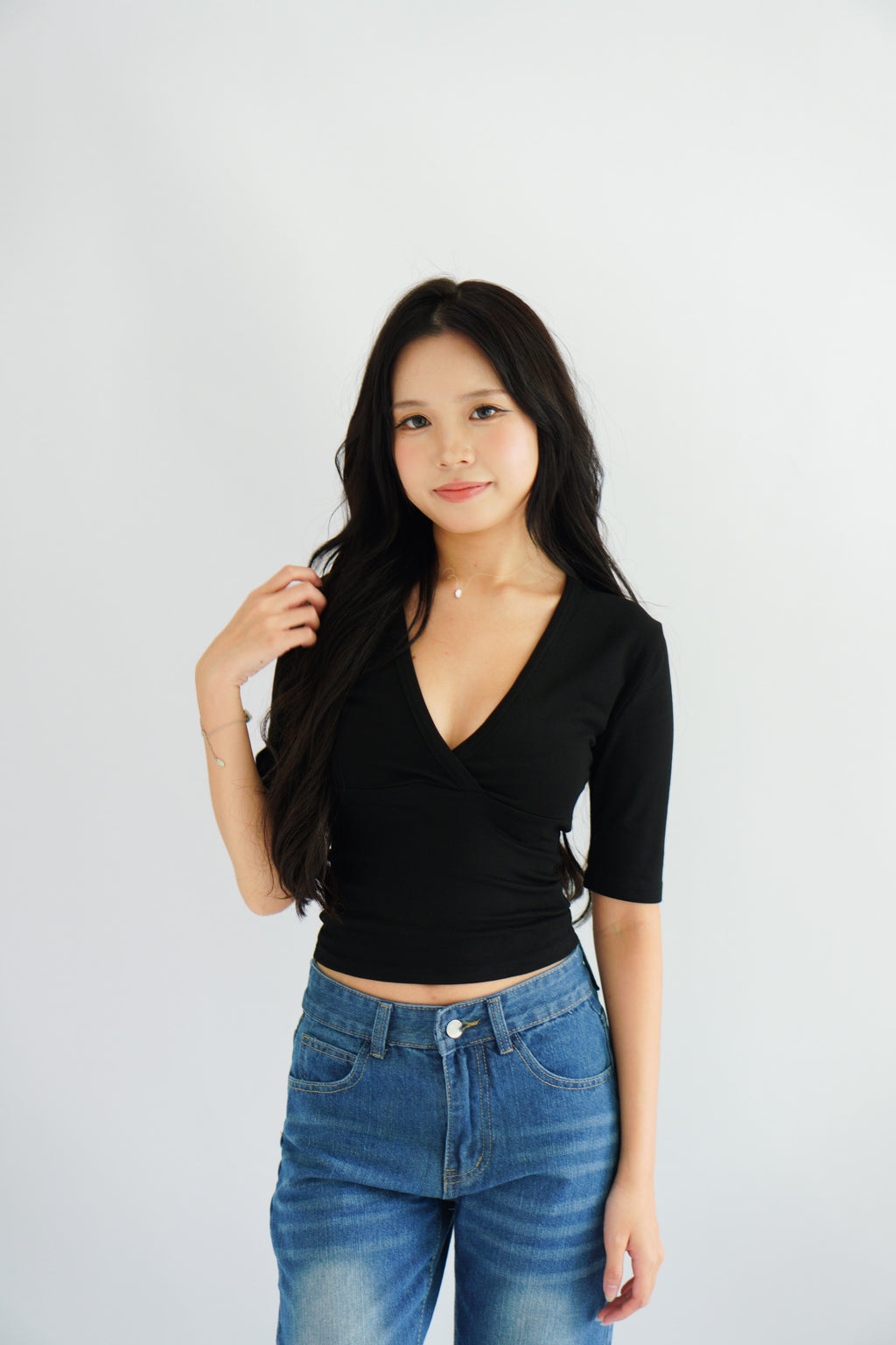 Jeanna V Neck Mid Sleeve Top in Black