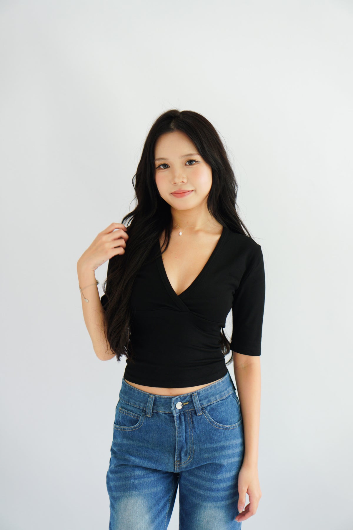 Jeanna V Neck Mid Sleeve Top in Black