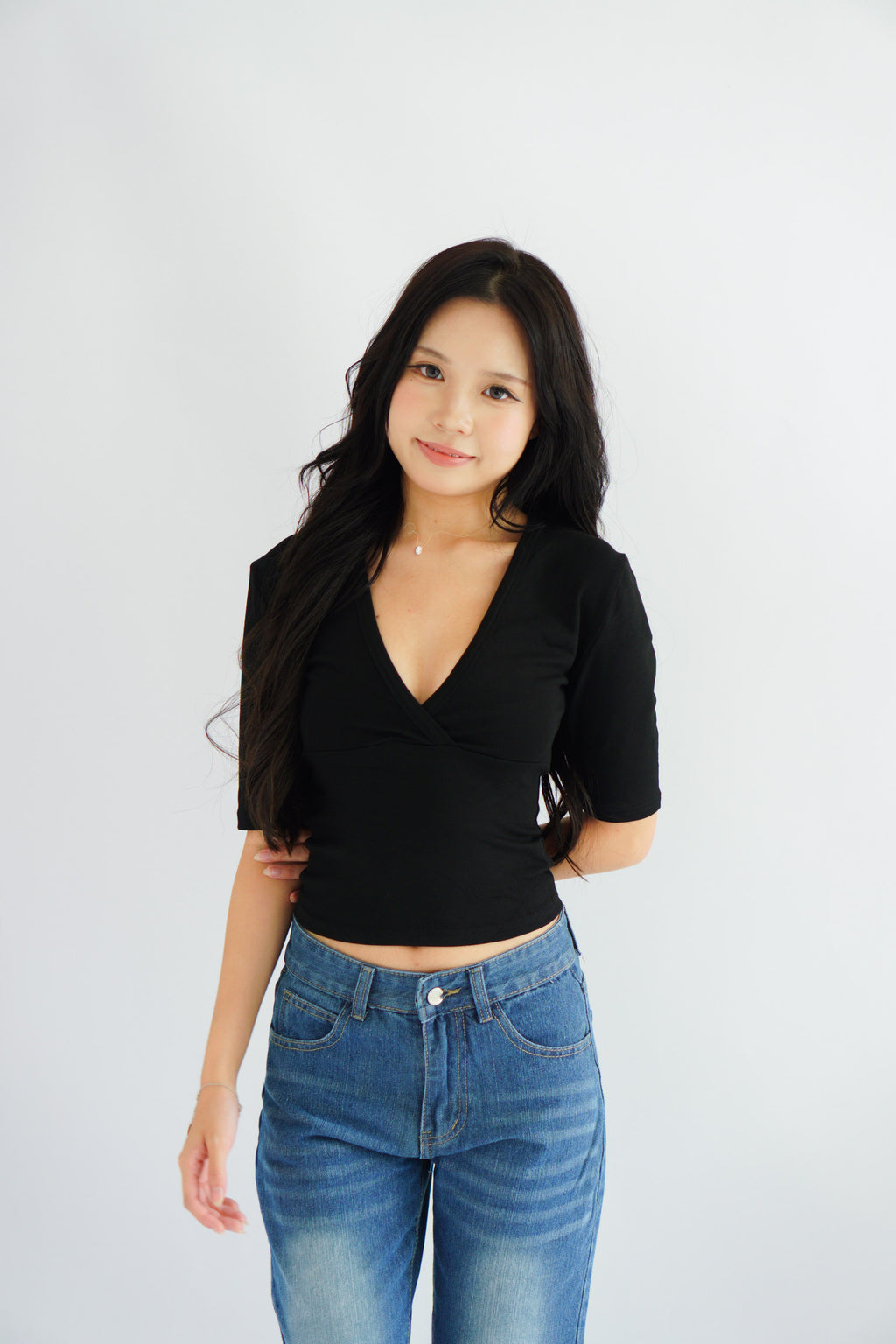 Jeanna V Neck Mid Sleeve Top in Black