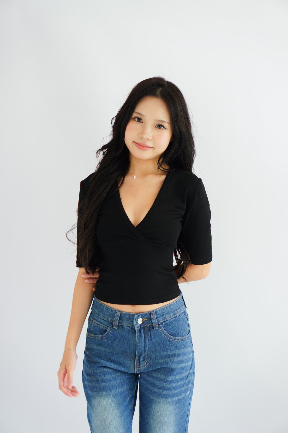 Jeanna V Neck Mid Sleeve Top in Black