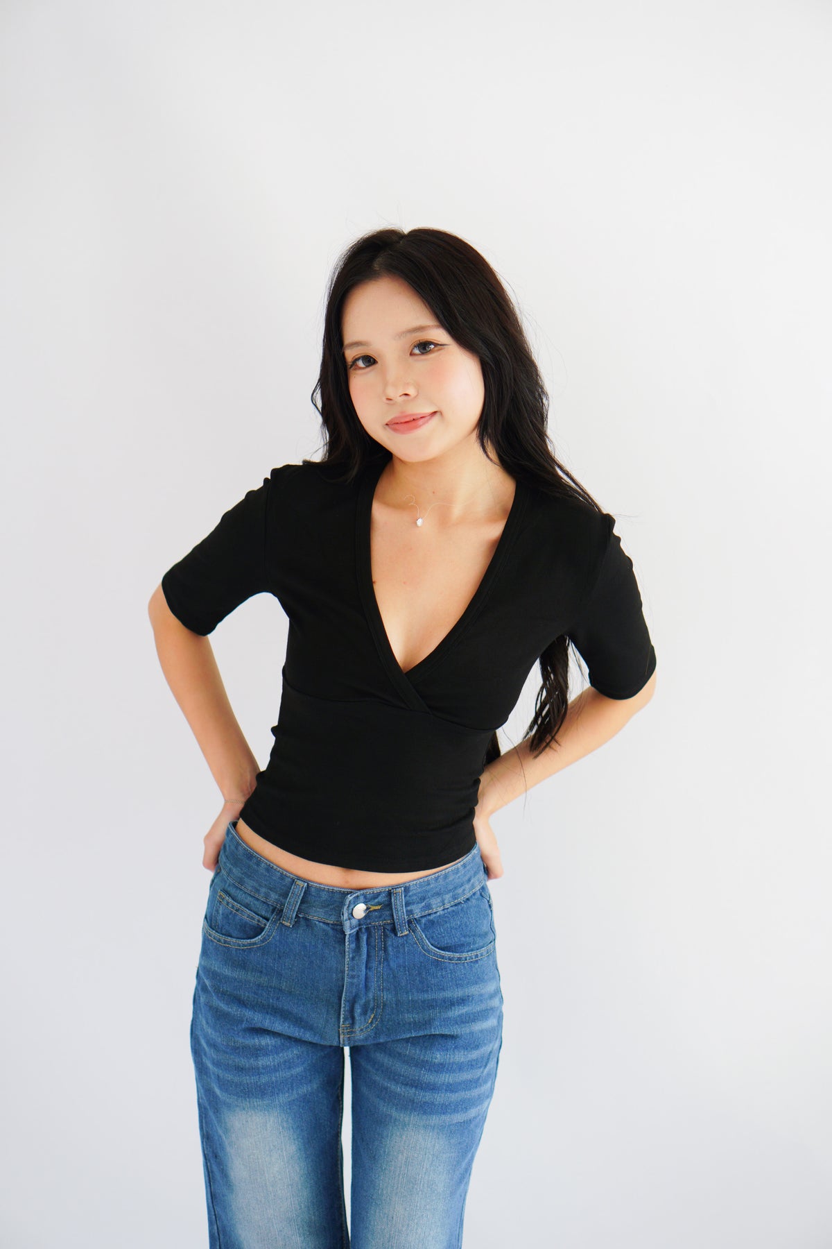 Jeanna V Neck Mid Sleeve Top in Black