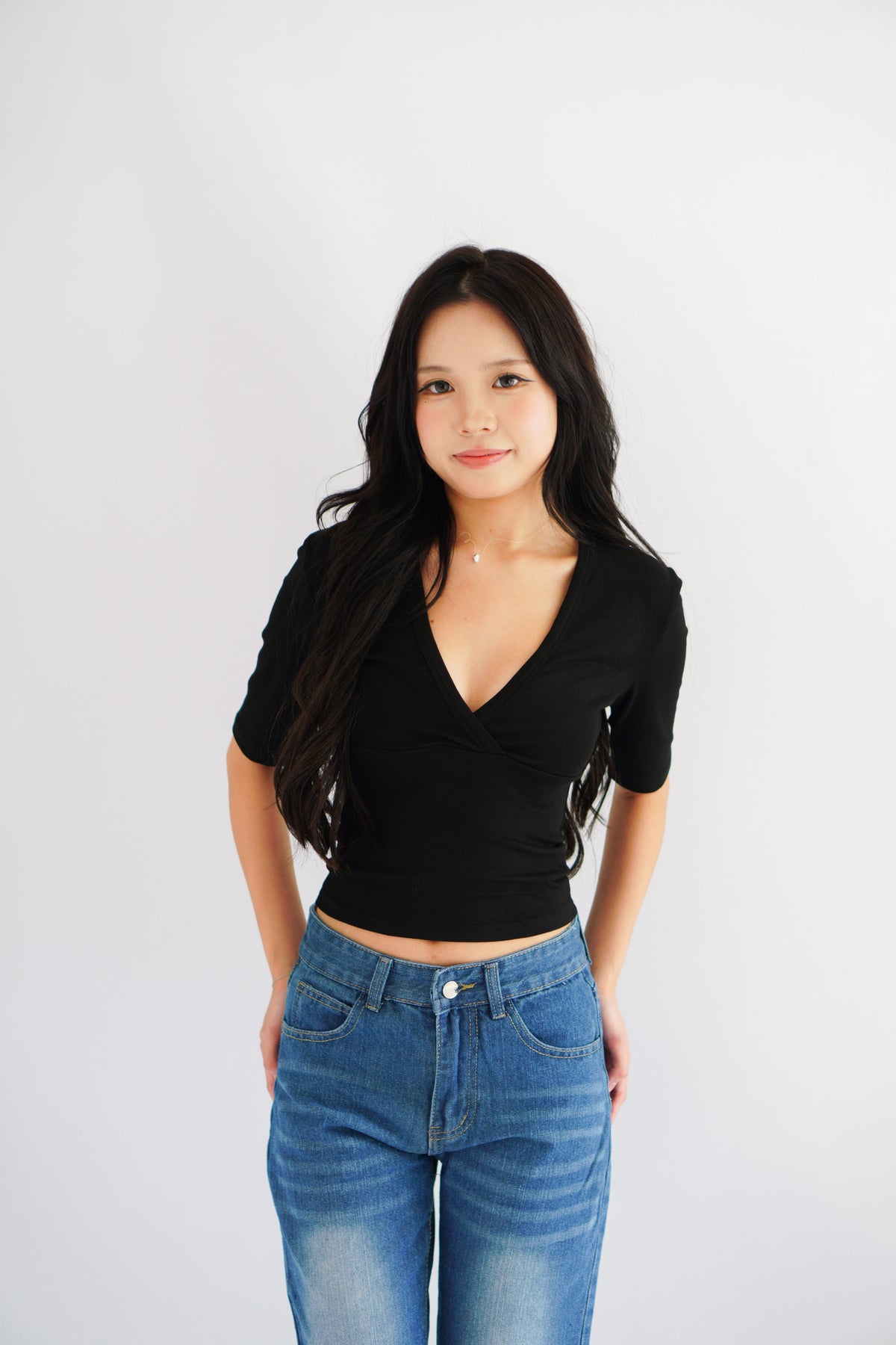 Jeanna V Neck Mid Sleeve Top in Black