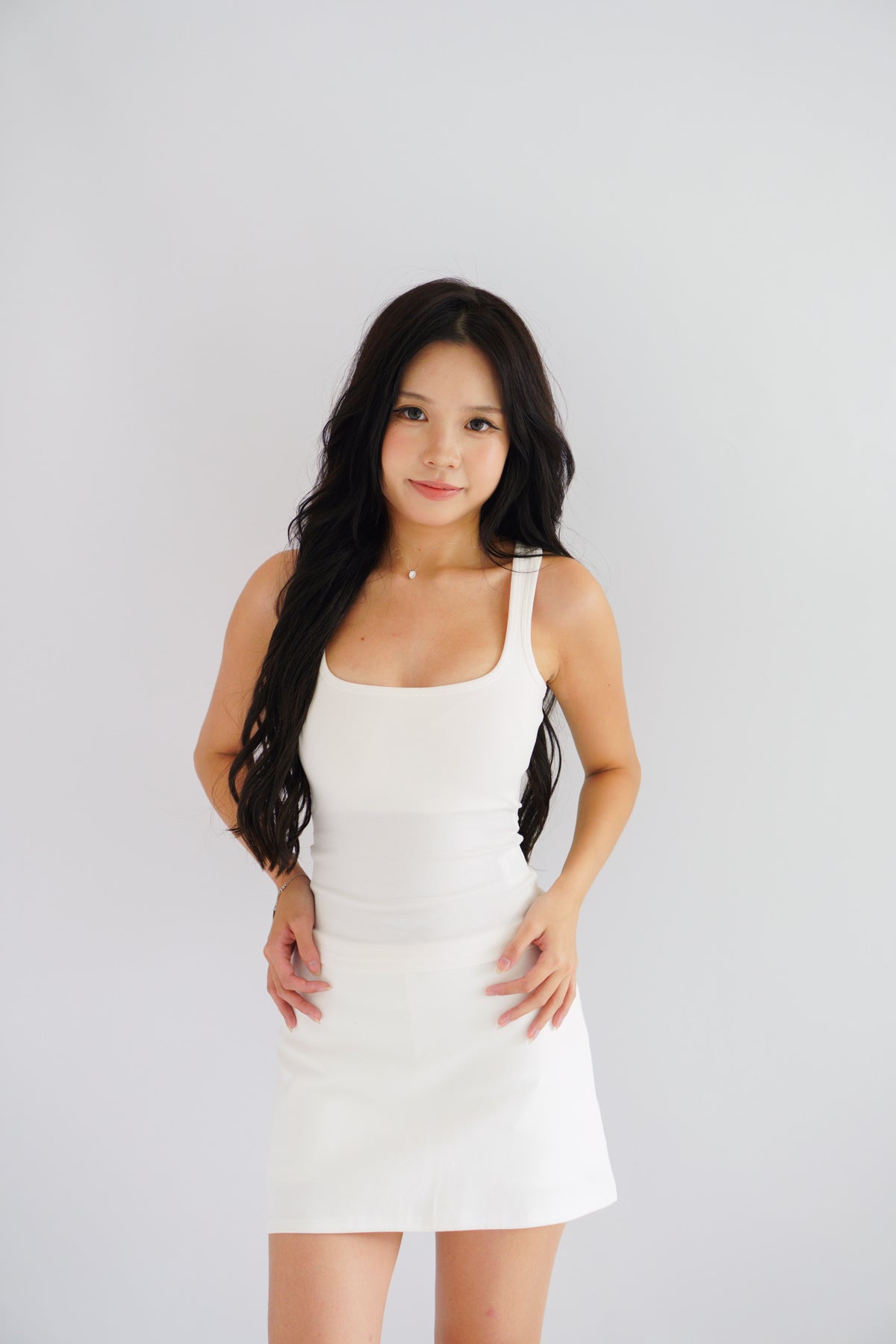 Katie Basic Padded Scoop Neck Tank Top in White
