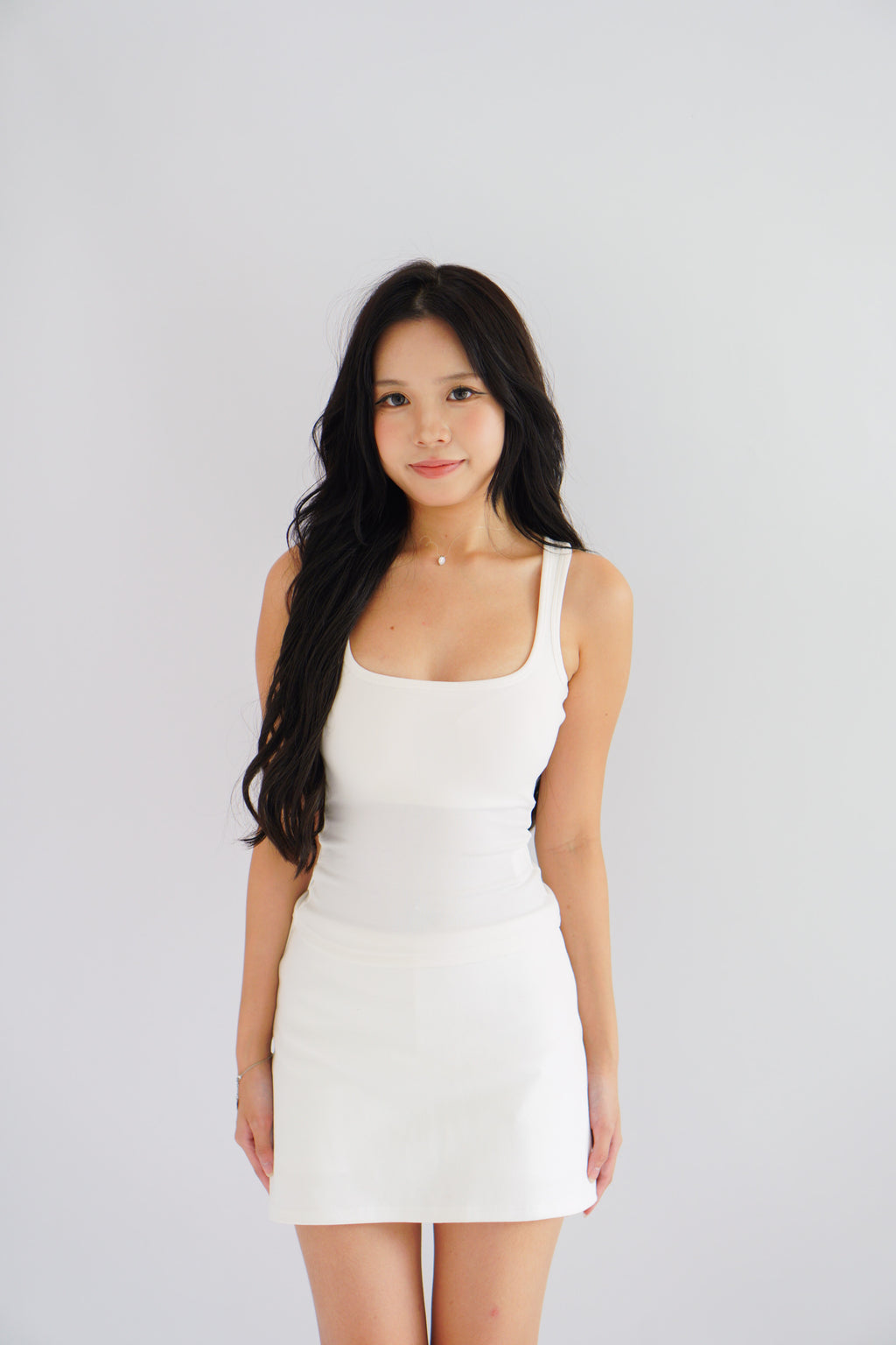 Katie Basic Padded Scoop Neck Tank Top in White
