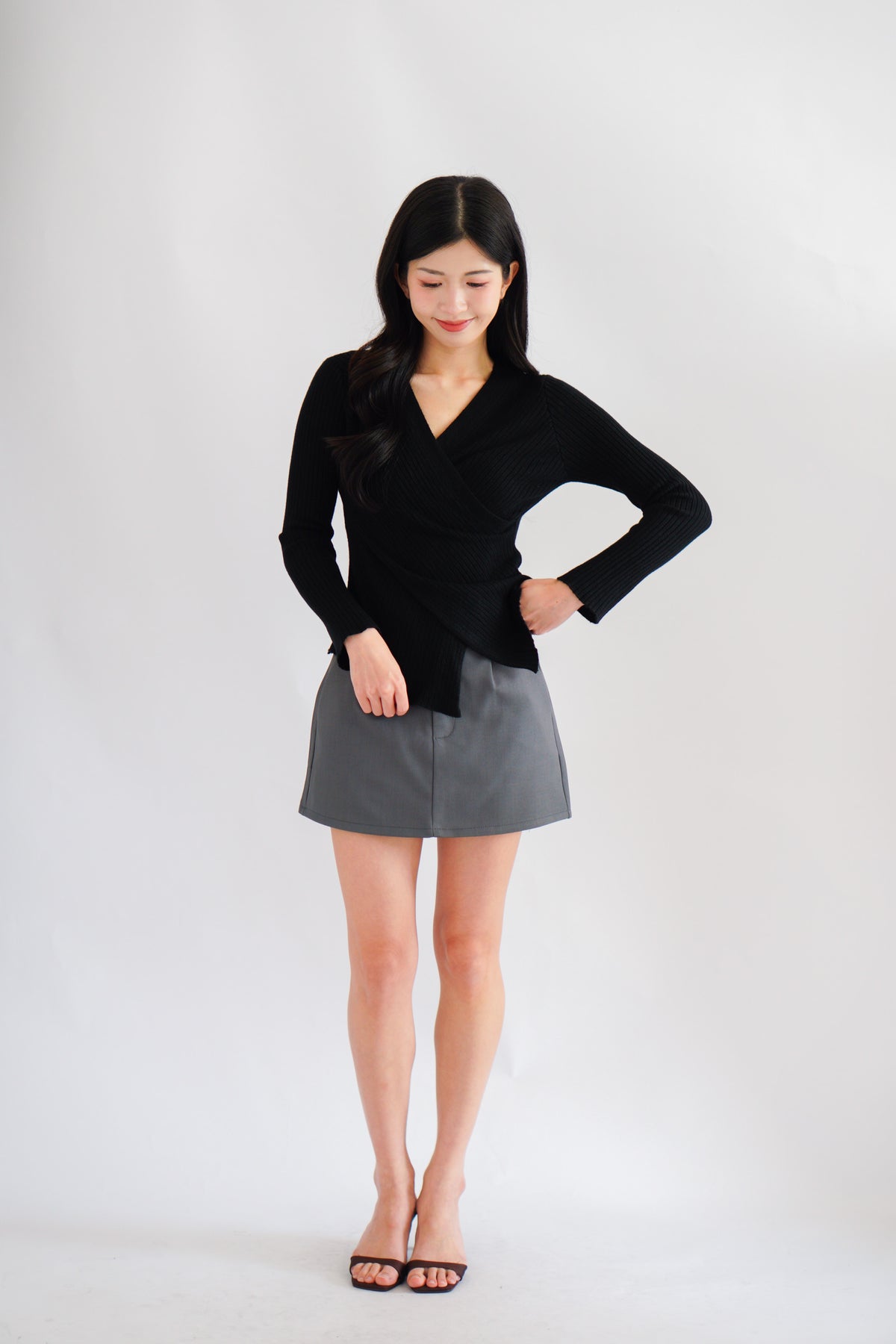 Paulette V Neck Long Sleeve Top in Black