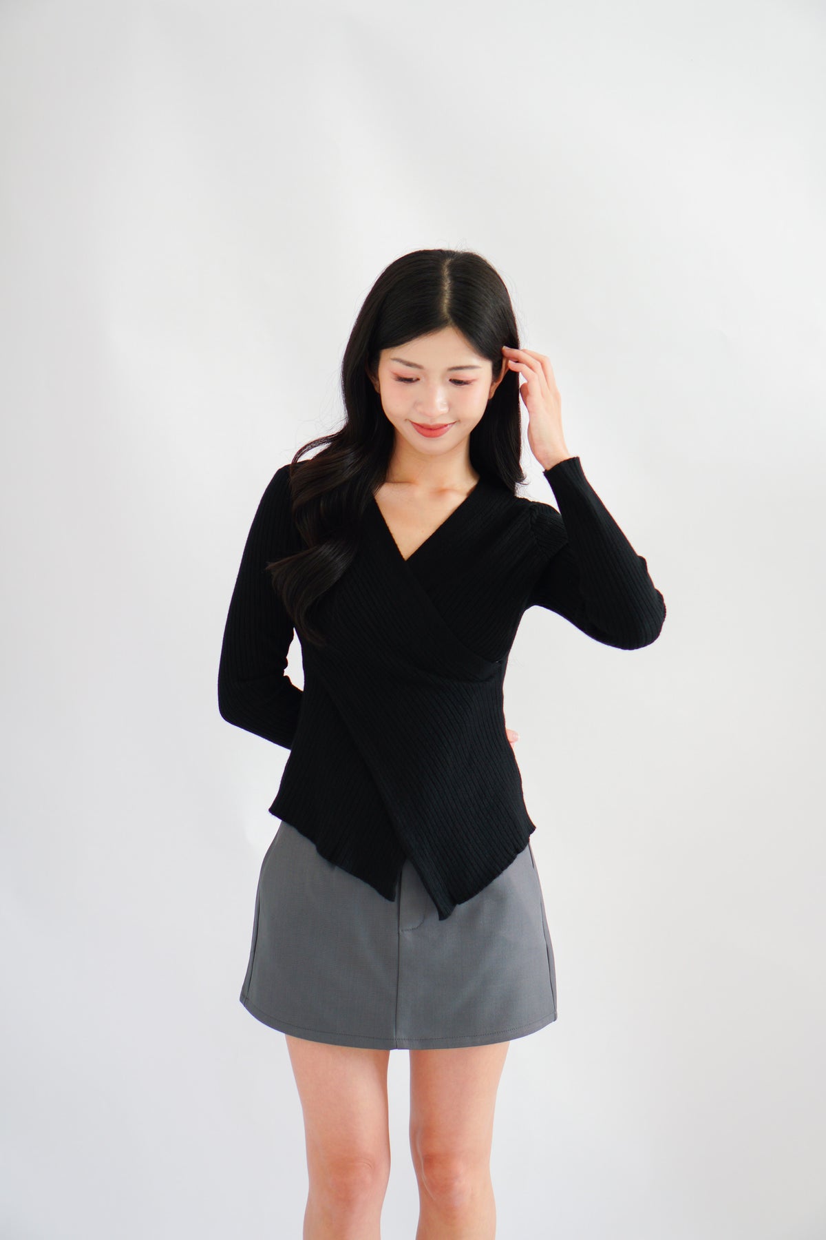 Paulette V Neck Long Sleeve Top in Black