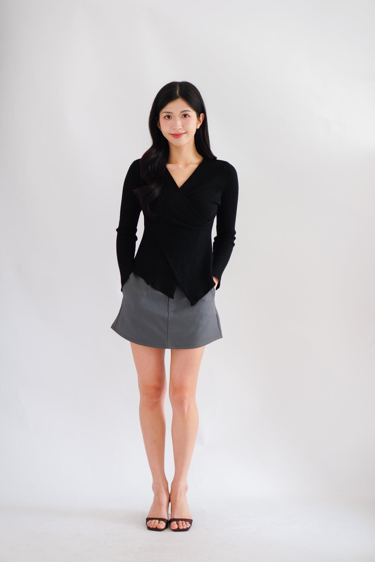 Paulette V Neck Long Sleeve Top in Black
