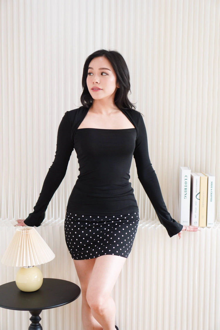 Kova Queen Anne Neckline Long Sleeve Top in Black